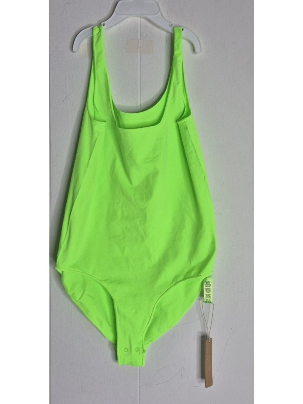NWT SKIMS Essential Bodysuit Scoop Neckline Color Neon Green Women's Size S/M